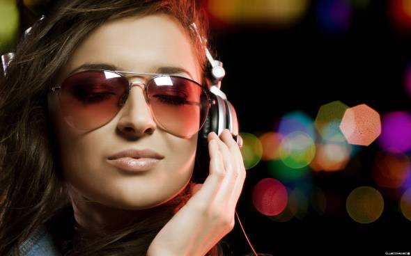 DJ in glasses предпросмотр