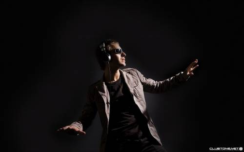 Silvercool dj in headphones over dark background предпросмотр