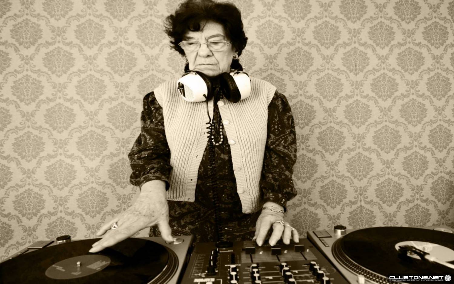 бабуля dj  