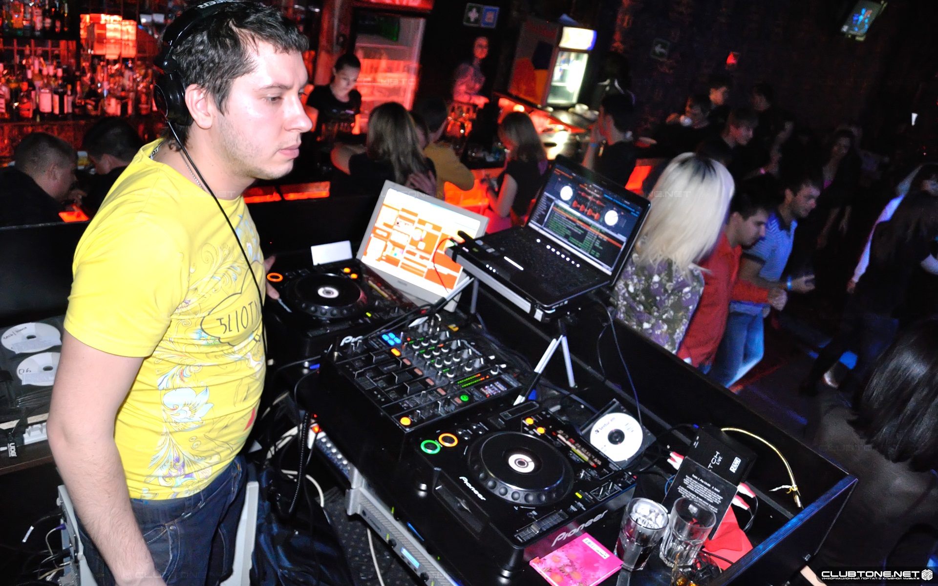 dj Denis Burn foto 2  